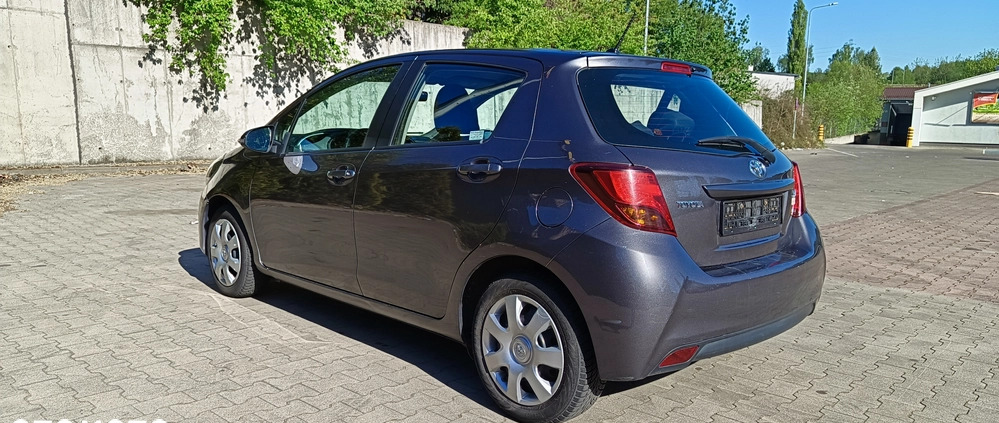 Toyota Yaris cena 23999 przebieg: 270000, rok produkcji 2015 z Wałbrzych małe 277